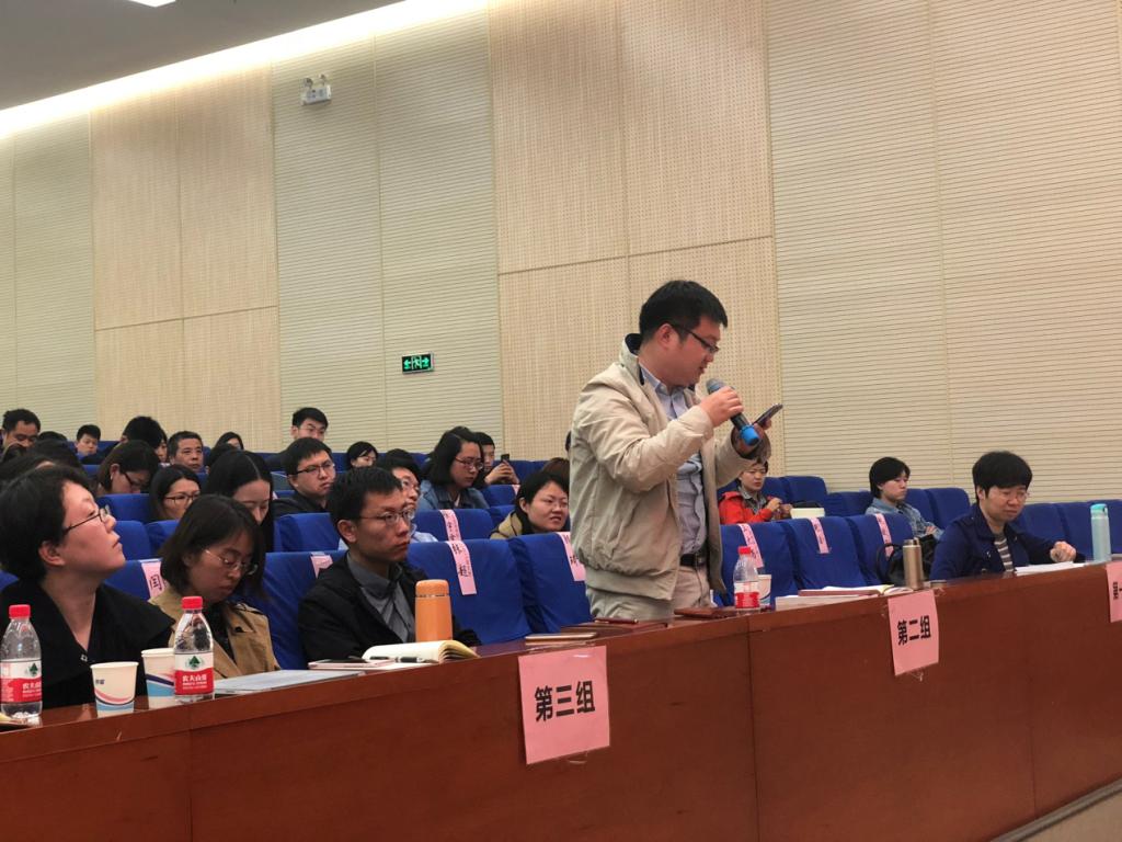 参加研修班的辅导员老师踊跃提问 参加研修班的辅导员老师踊跃提问
