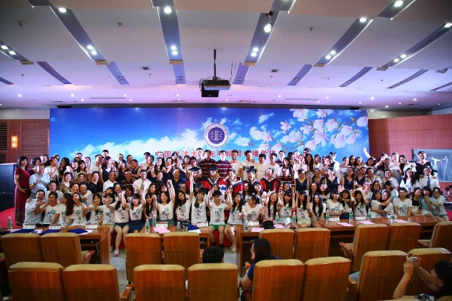 挥别四年,拥抱世界——光明新闻传播学院2015届本科生毕业典礼圆满成功 挥别四年,拥抱世界——光明新闻传播学院2015届本科生毕业典礼圆满成功