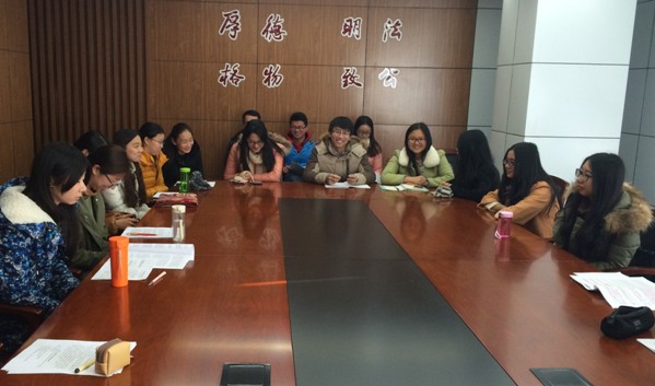 光明新闻传播学院举行全体学生党员集中学习活动 光明新闻传播学院举行全体学生党员集中学习活动