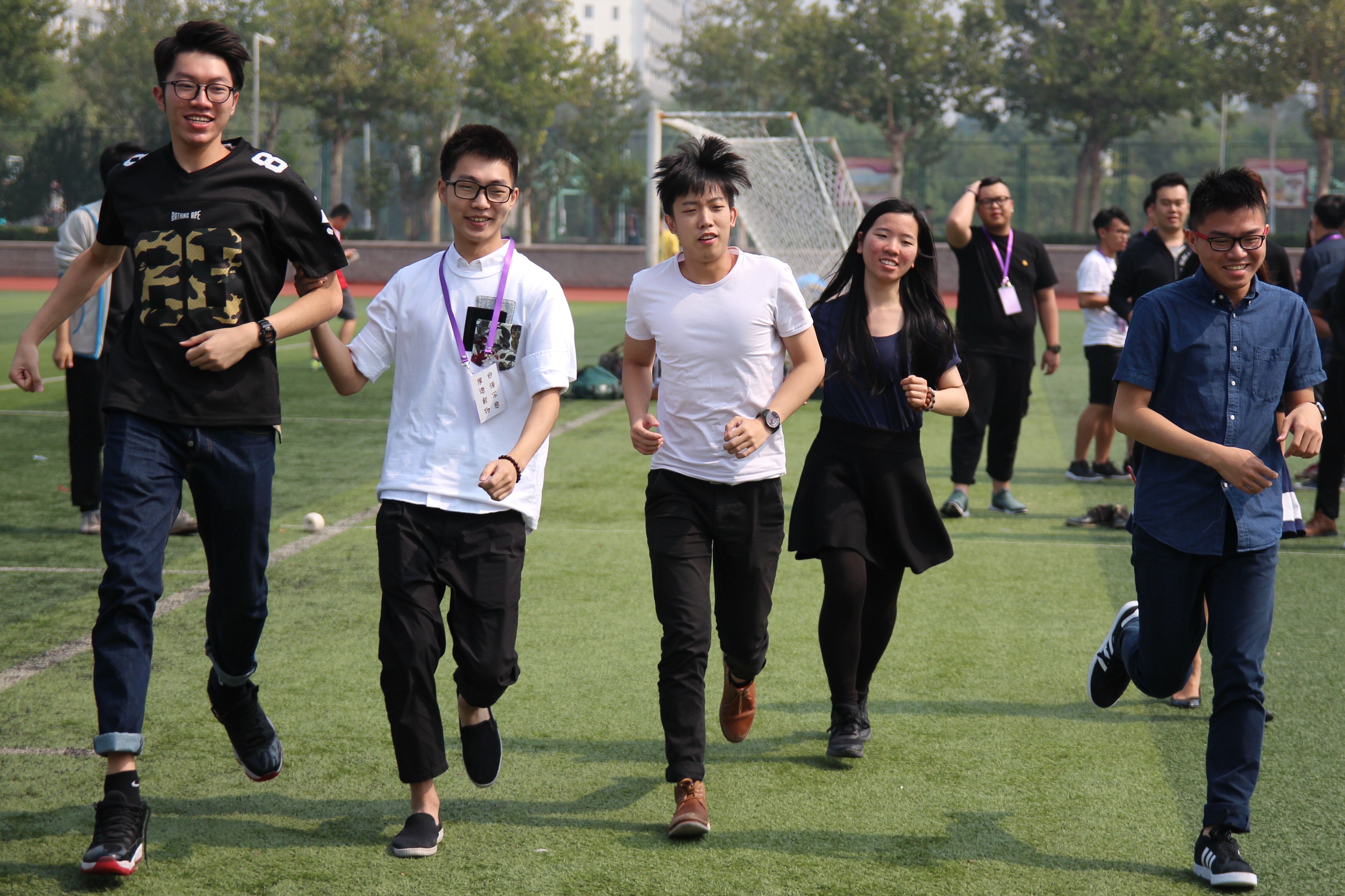 我校学生与其他高校港澳学生共同参与破冰游戏 我校学生与其他高校港澳学生共同参与破冰游戏